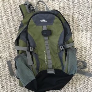 Hiking backpack with H2O pocket